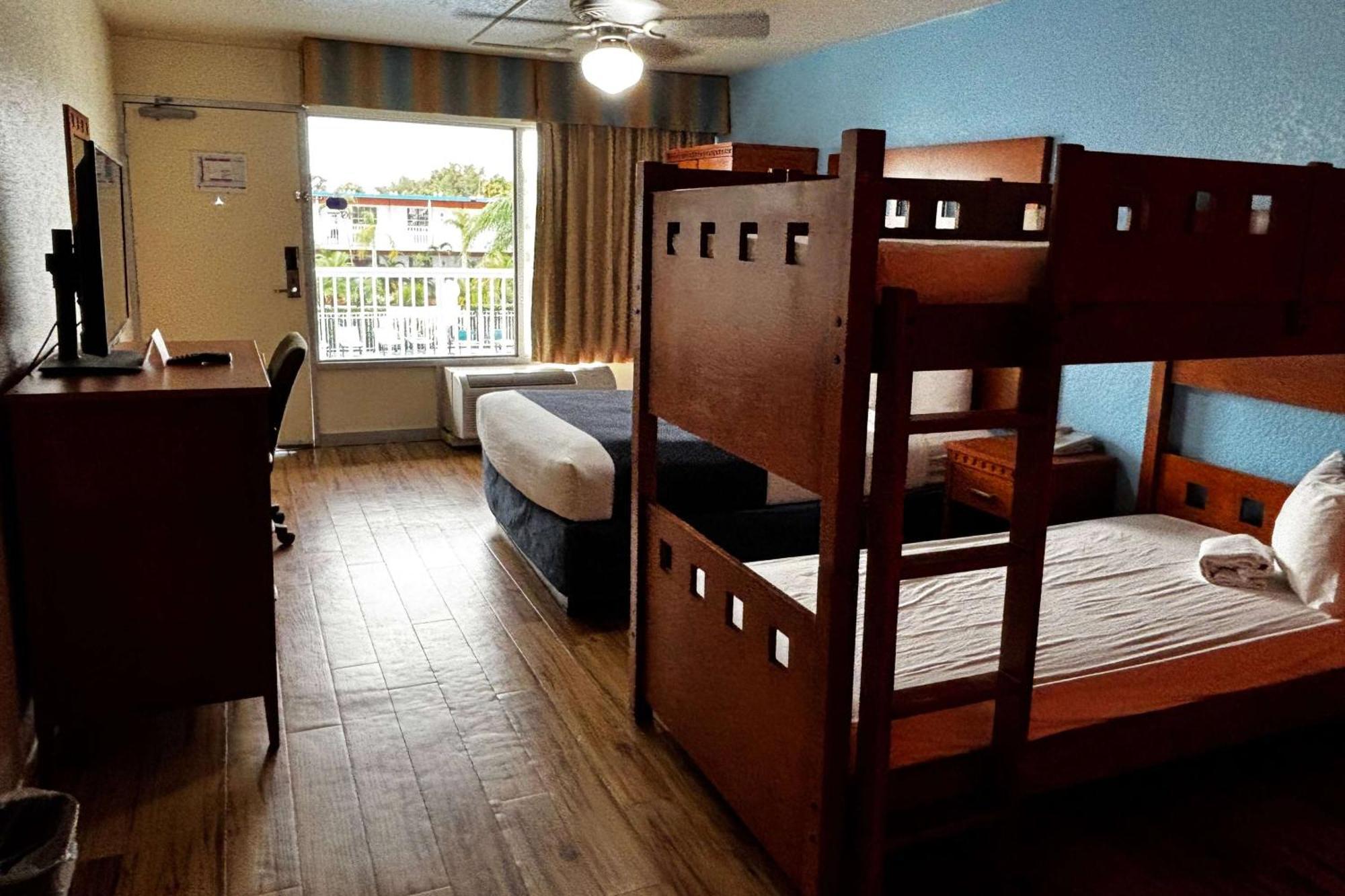 Ramada By Wyndham Flamingo Water Park Hotel Kissimmee Eksteriør billede