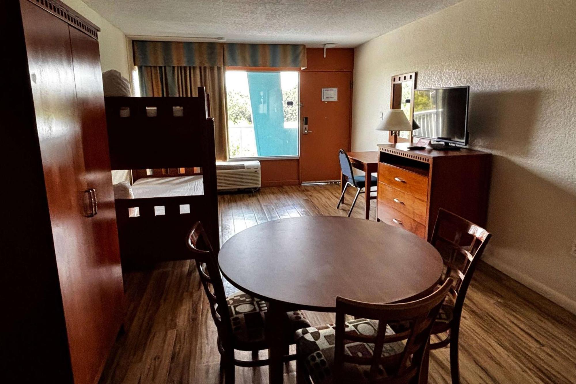 Ramada By Wyndham Flamingo Water Park Hotel Kissimmee Eksteriør billede